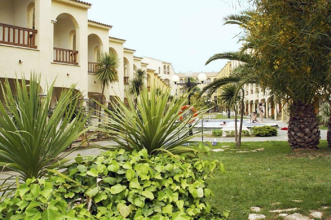 Turisticos Jardines Del Plaza *
